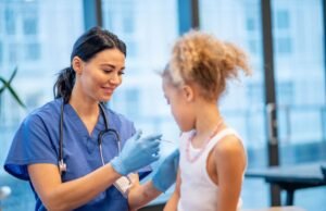 Helsepersonell har høyere risiko for å bli smittet av influensa Helsepersonell høyere risiko smitte